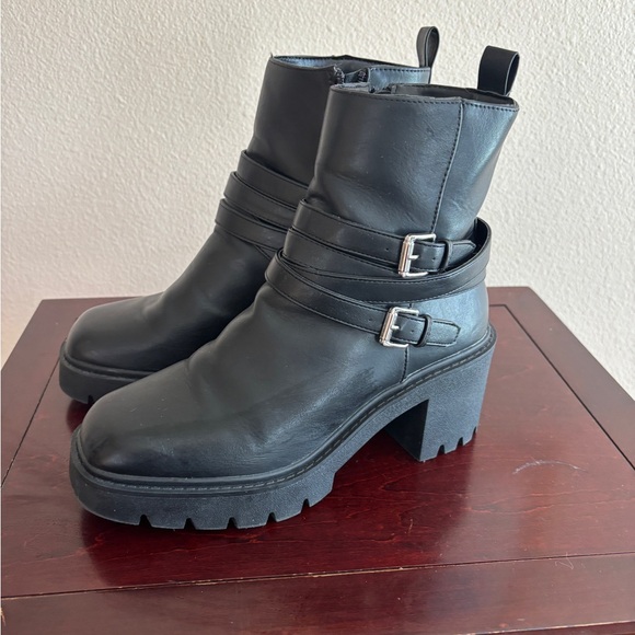 Women's Black Ankle Boots - Picture 3 of 7